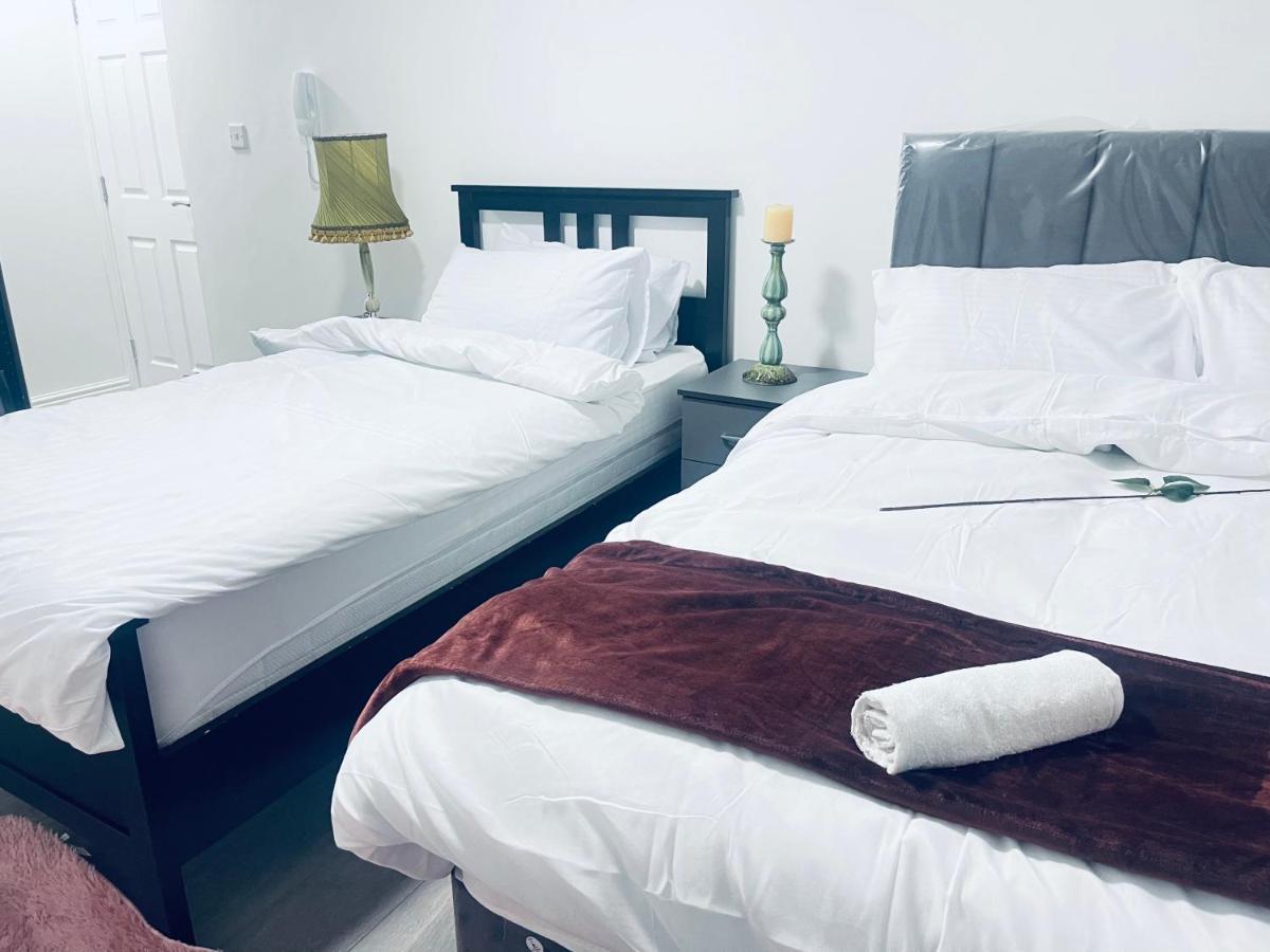 1 Bed Apartment With 2 Beds 1 Double Plus 1 Single Birmingham Exterior photo