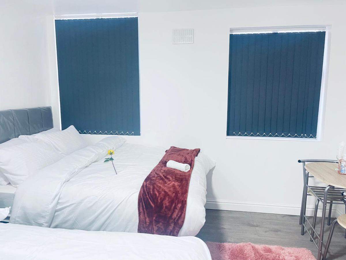 1 Bed Apartment With 2 Beds 1 Double Plus 1 Single Birmingham Exterior photo