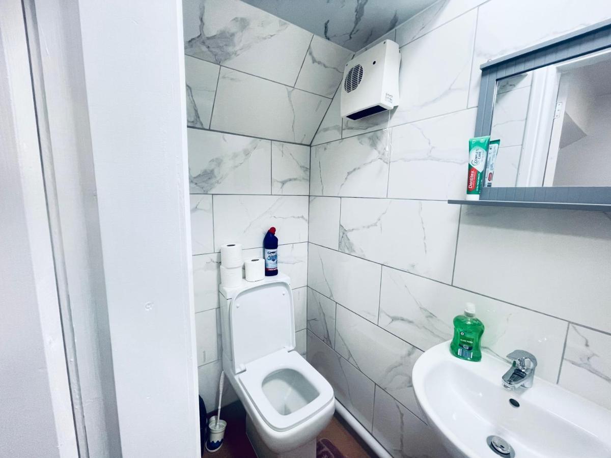 1 Bed Apartment With 2 Beds 1 Double Plus 1 Single Birmingham Exterior photo