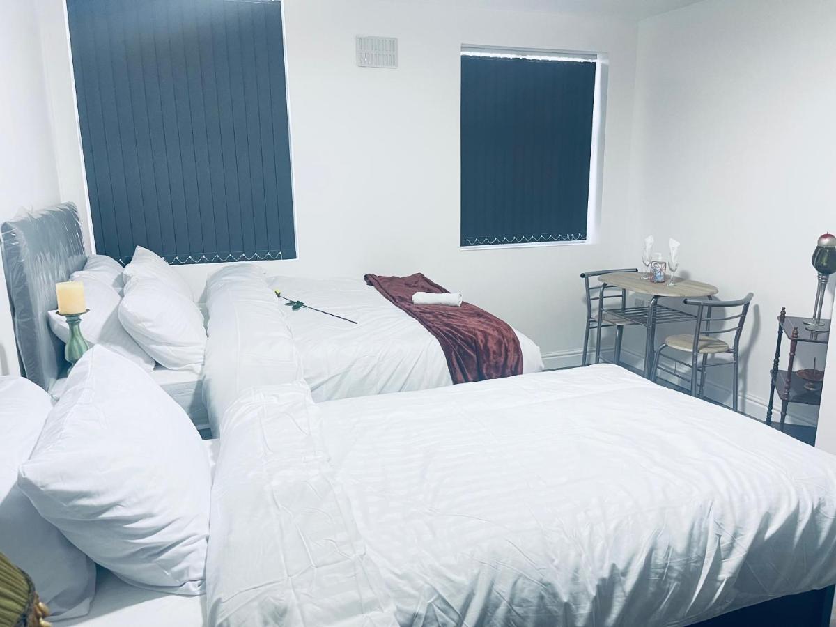 1 Bed Apartment With 2 Beds 1 Double Plus 1 Single Birmingham Exterior photo