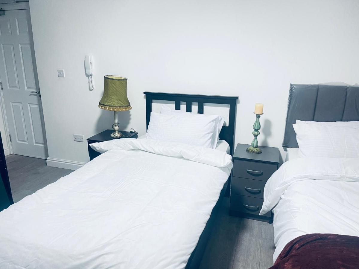 1 Bed Apartment With 2 Beds 1 Double Plus 1 Single Birmingham Exterior photo